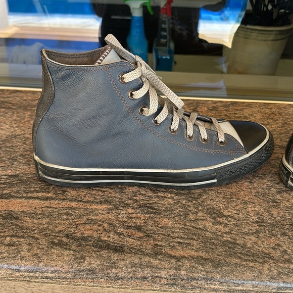 Boutique Limited edition Converse all stars. Navy/Grey Leather with black sole. - Picture 3 of 6